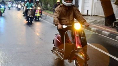 FOTO: Touring dengan komunitas vespa