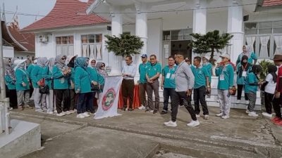 JALAN SANTAI DALAM RANGKA HUT PGRI KE-78 DI KECAMATAN KOTO XI TARUSAN