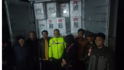 Kapolsek Cisurupan Monitoring Distribusi Logistik Pemilu 2024
