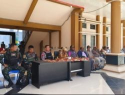 PERTEMUAN BERSAMA PENJABAT BUPATI DAN FORUM KOORDINASI PIMPINAN DAERAH ATAU FORKOPIMDA DI SUGAPA KABUPATEN INTAN JAYA