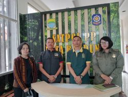 WARGA KELURAHAN SITUSAEUR MINTA SATPOL PP KOTA BANDUNG BONGKAR TIANG REKLAME