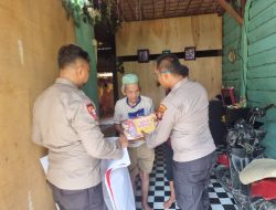 Jumat Barokah, Polsek Kemuning Hadir Untuk Ringankan Masyarakat Kurang Mampu