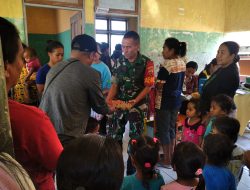 Cegah Stunting, Babinsa Ramil 1621/03 Berikan PMT di Posyandu