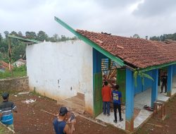Memilukan 2 Atap Bangunan Sekolah di Kab. Sumedang Ambruk