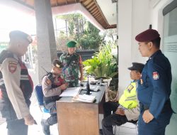 Polsek Gianyar Lakukan Patroli Gabungan, Sambangi Kantor KPUD Pasca Pemilu