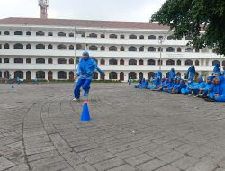 Santri MI Al Fithrah Surabaya Lakukan Tes Kelincahan Pada Ujian Praktik PJOK