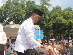 Pj. BUPATI JOMBANG HADIR BERSAMA MASYARAKAT DALAM GREBEG APEM UNTUK SAMBUT RAMADHAN 1445 H