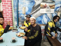 Ramadhan Ceria, Ojol di Jombang Bagikan Takjil