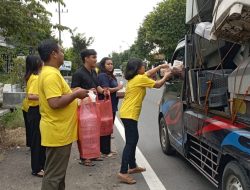 BERBAGI TAKJIL, MEMUPUK SEMANGAT TOLERANSI ANTAR UMAT BERAGAMA