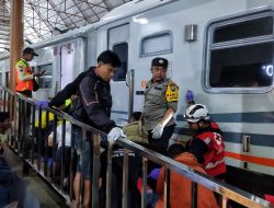 DI MOJOKERTO SEORANG PRIA TEWAS MENABRAKKAN DIRI KE KERETA API