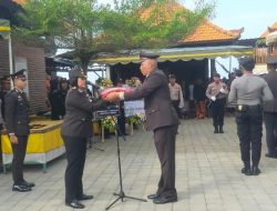 Polres Tabanan Laksanakan Upacara Secara Dinas Kepolisian Perabuan Jenazah Almarhum AIPTU I WAYAN YUDARSANA