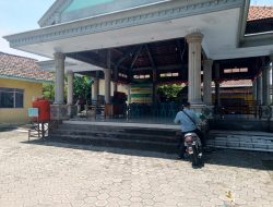 Kades Mancar Jombang Larang Wartawan Meliput Kegiatan Pembagian THR di Balai Desa, Ada Apa Gerangan ??