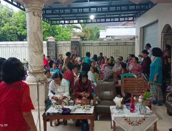 MEMPERINGATI HARI KARTINI PARA IBU-IBU KOMISI KPPW GKJW BONGSOREJO MENGADAKAN IBADAH SYUKUR DAN LOMBA MENATA JAJAN PASAR