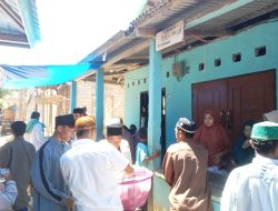 Jum’at Berbagi, PPM Nurul Hijrah Desa Ulusawa Konawe Selatan Bagikan Nasi Kotak pada Jama’ah