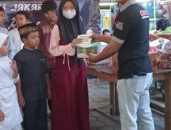 Kemurnian Ramadan: Komunitas Mobil Avanza Xenia Community (AXC) Regional DKI Jakarta Bagi Takjil dan Santunan Anak Yatim