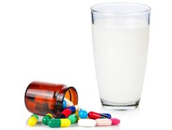 MINUM SUSU DAPAT MENETRALKAN OBAT?? MITOS ATAU FAKTA