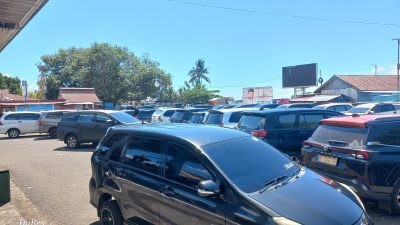 Pengendara Mobil Keluhkan Area Parkir Terminal Pelabuhan Speed Sofifi yang Semrawut
