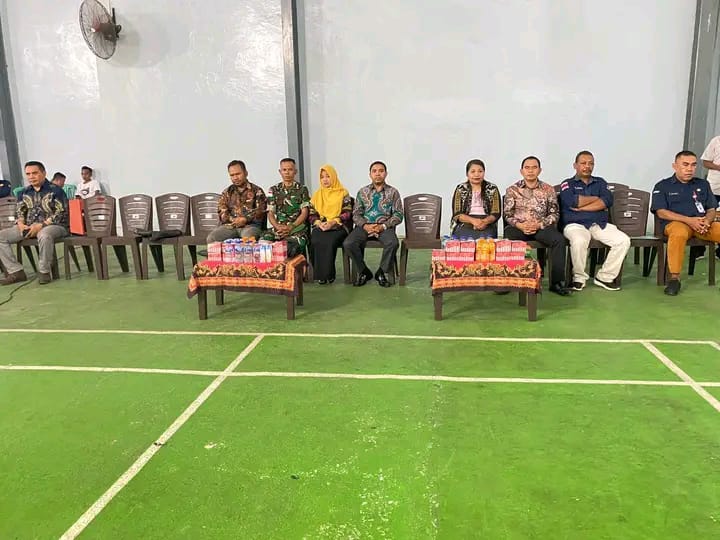 Foto: Para Kasubag Sekretariat staf KPU TTU bersama Ketua dan anggota Bawaslu TTU, Perwakilan Dandim Kodim 1618 TTU.