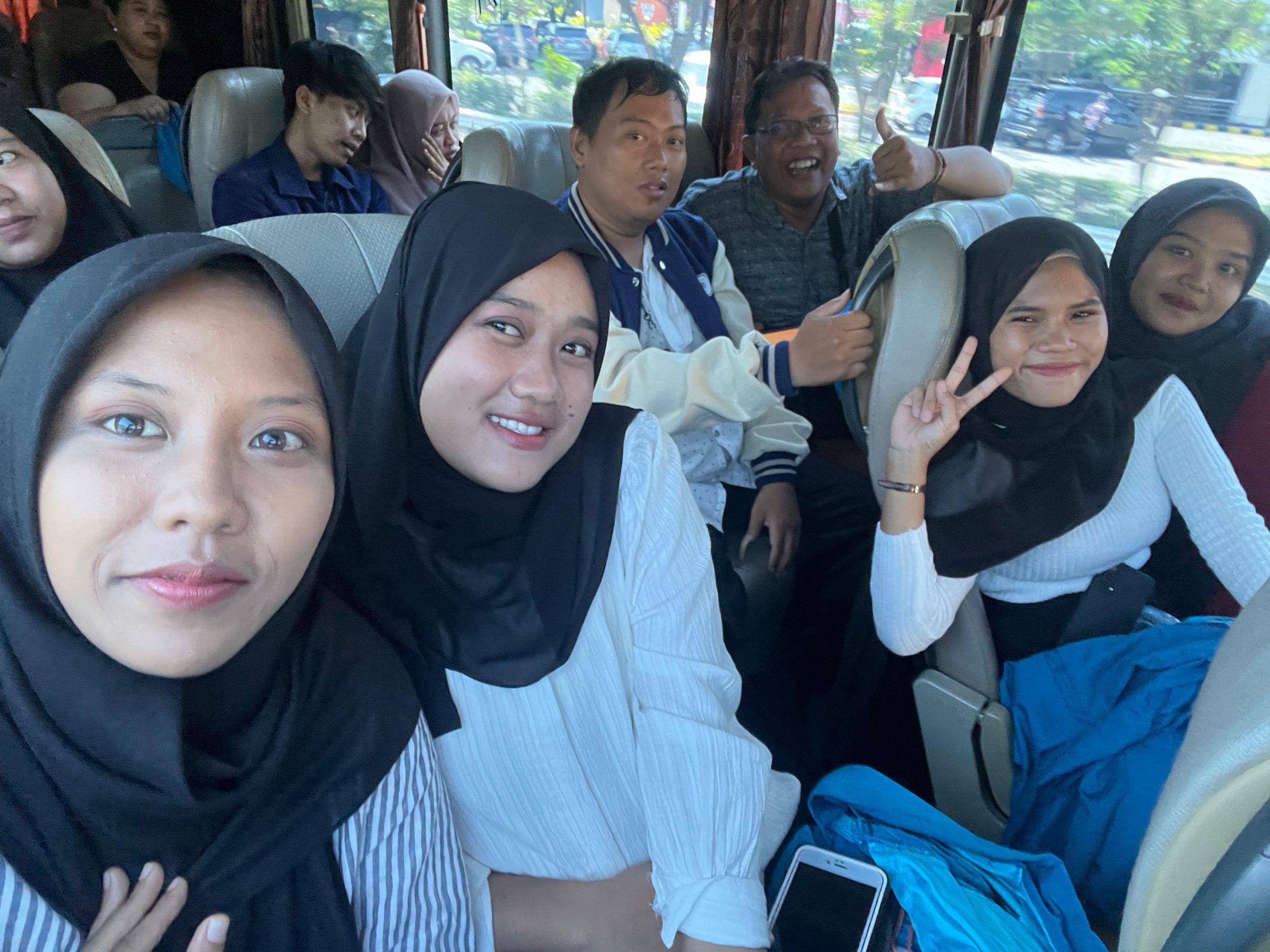 Foto: Mahasiswa saat di perjalanan.