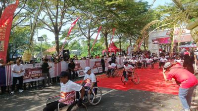 KATEGORI DIFABEL DAN KATEGORI KURSI RODA MEWARNAI RANGKAIAN KEDIRI HALF MARATHON 2024