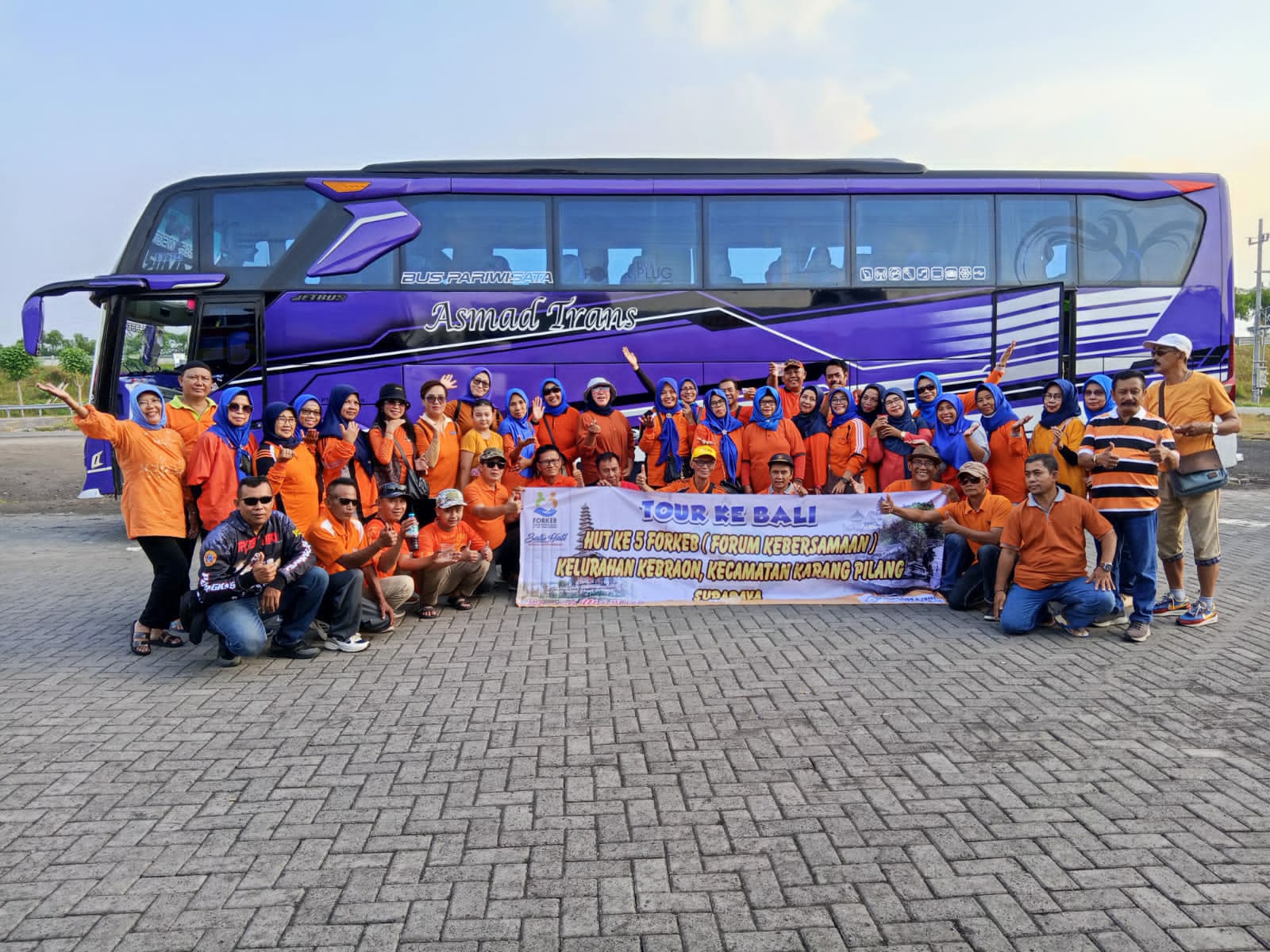 Foto Bersama Anggota FORKEB KEBRAON saat Tour ke Pulau Bali.