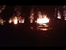 SUMUR MINYAK ILEGAL DI ACEH TIMUR TERBAKAR