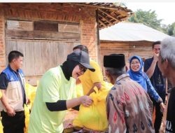 Ketua LKKS Lampung Riana Sari Arinal Berikan Bantuan untuk Warga Kampung Bandar Dalam Kecamatan Negeri Agung Way Kanan