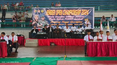 Foto: DANDIM BESERTA KETUA FORKI KABUPATEN JEMBER DAN KETUA UMUM FORKI JATIM DAN PARA UNDANGAN LAINNYA.