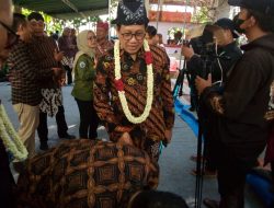 MENTERI DESA PDTT HADIRI ACARA SEDEKAH DESA JATIWATES TEMBELANG JOMBANG