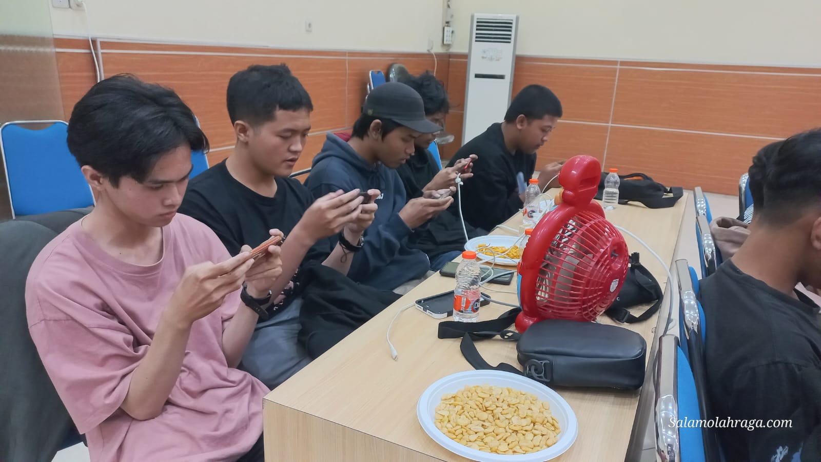 Foto: Keseruan team player dalam bertanding MOBILE LEGENDS saat seleksi KAPOLDA CUP.