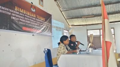 Foto: Pemberian materi dari anggota PKK Kecamatan Miomafo Barat Kabupaten Timor Tengah Utara, Provinsi Nusa Tenggara Timur.