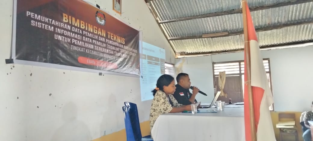 Foto: Pemberian materi dari anggota PKK Kecamatan Miomafo Barat Kabupaten Timor Tengah Utara, Provinsi Nusa Tenggara Timur.