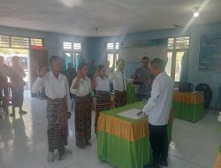 Kepala Desa Fafinesu  Alfridus Alen, S.Pd Melantik Keempat Aparat Desa untuk Memajukan Desa Fafinesu