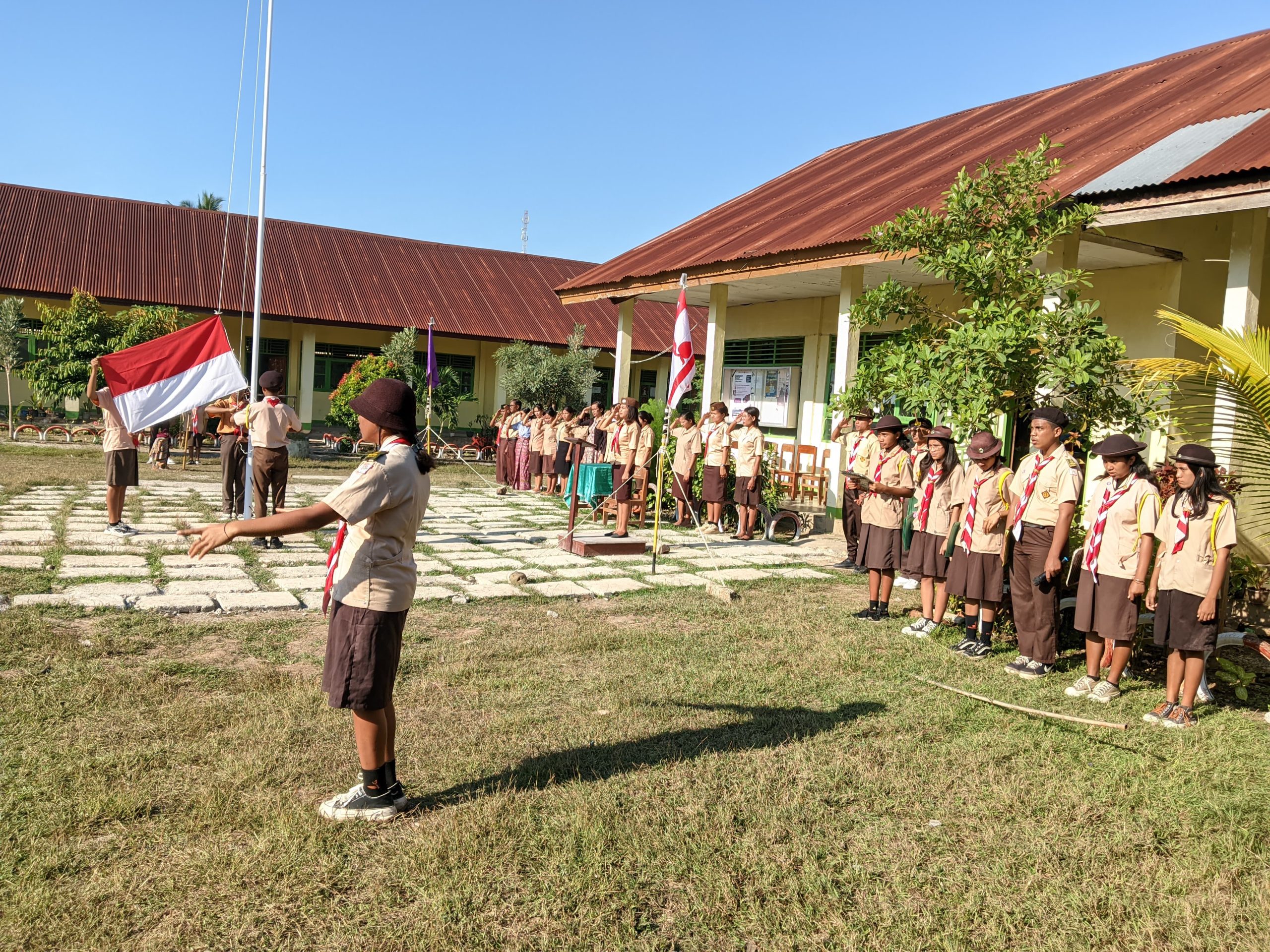 Foto: Upacara penutupan kegiatan Kepramukaan Tahun ajaran 2023/24 dan pelantikan Dewan Kerja Ambalan (DKA) SMA Swasta Pelita Karya Kefamenanu.