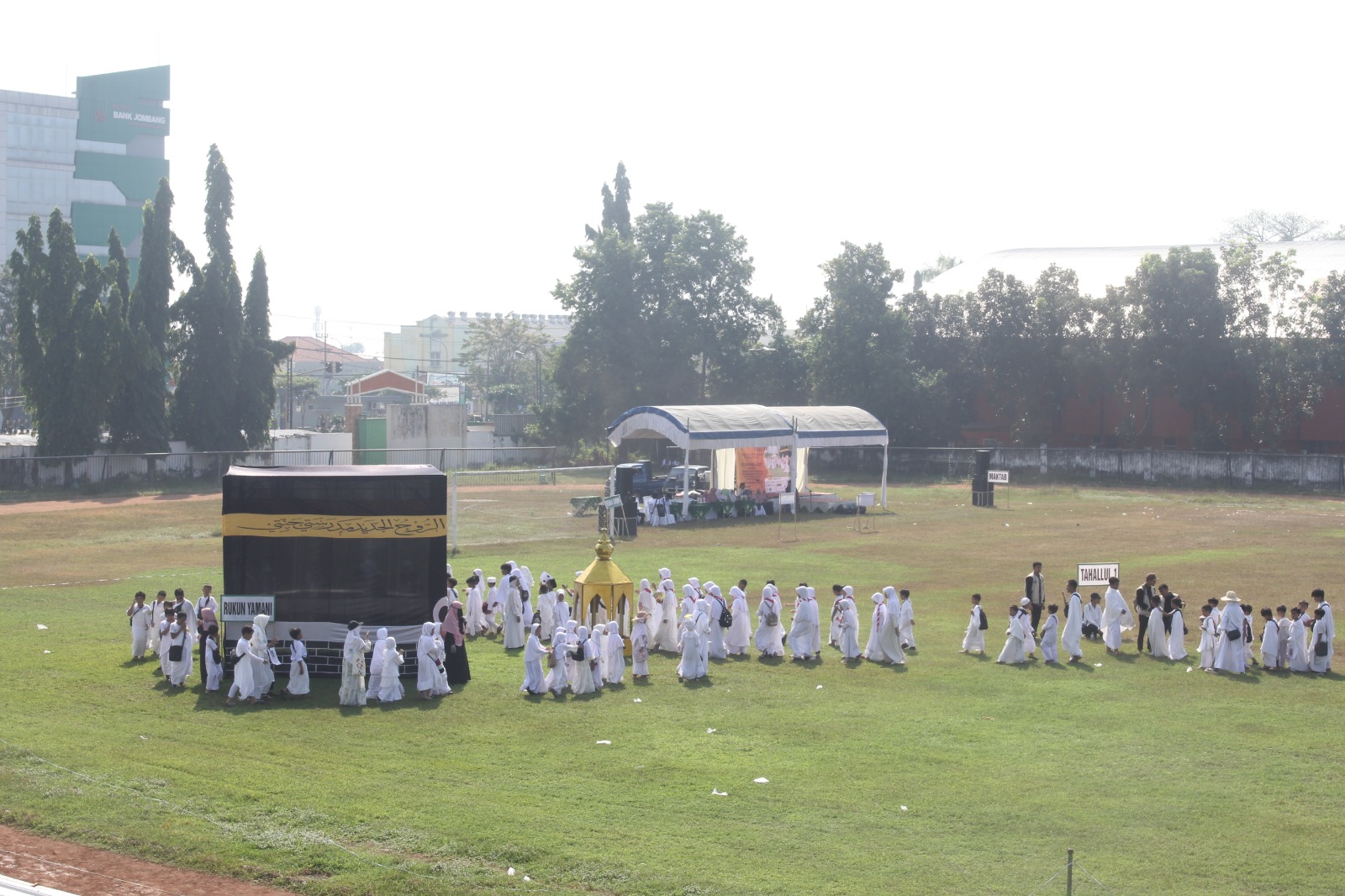 Foto: Seluruh peserta Manasik Haji dalam menjalankan Rukun Haji.