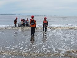 Pencarian Nelayan Tenggelam Tersapu Ombak di Aceh Jaya