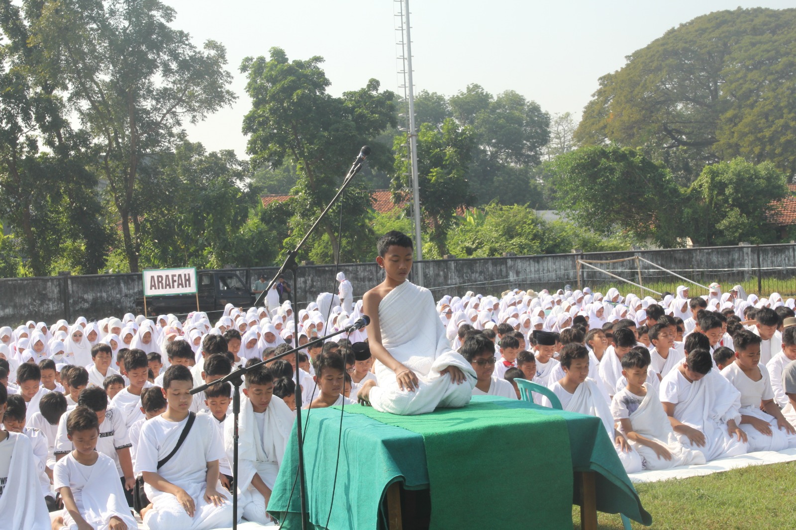 Foto: Sholat Dhuha berjamaah, bagian dari pembelajaran keimanan dalam kegiatan Manasik Haji SIT Ar-Ruhul Jadid.