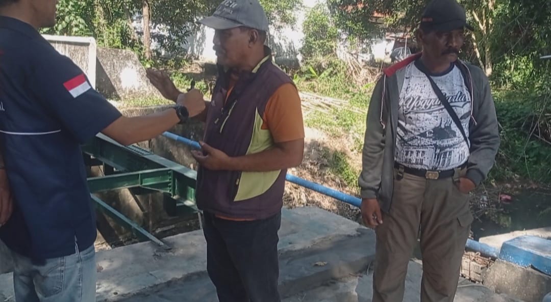 Foto: Wawancara kepala desa dan wakil ketua BPD.