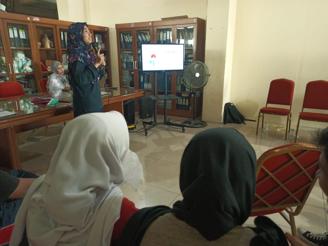 Foto: Dokter Fenty menyampaikan materi rumah sehat dan PSN.