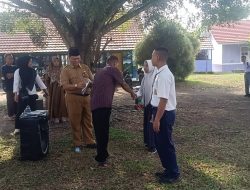 Penyerahan Siswa Baru Secara Simbolis oleh Wali Murid Kepada Pihak Sekolah SMA PGRI Alai