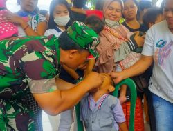Babinsa Kodim 1621/ TTS Sukseskan PIN Polio Nasional