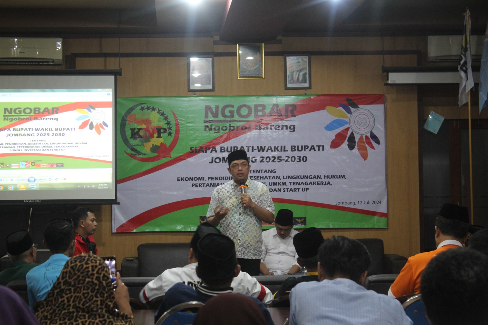 Foto: Gus Hans saat menjelaskan kiprahnya untuk negara dan jalan pemikirannya saat menjadi Bupati nanti.