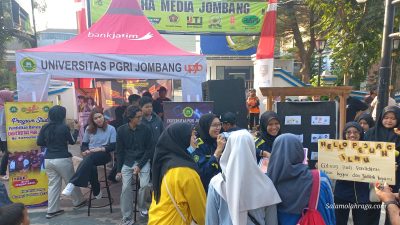 PRODI BAHASA INGGRIS UNIVERSITAS PGRI JOMBANG HADIR DI CFD UNTUK MASYARAKAT JOMBANG