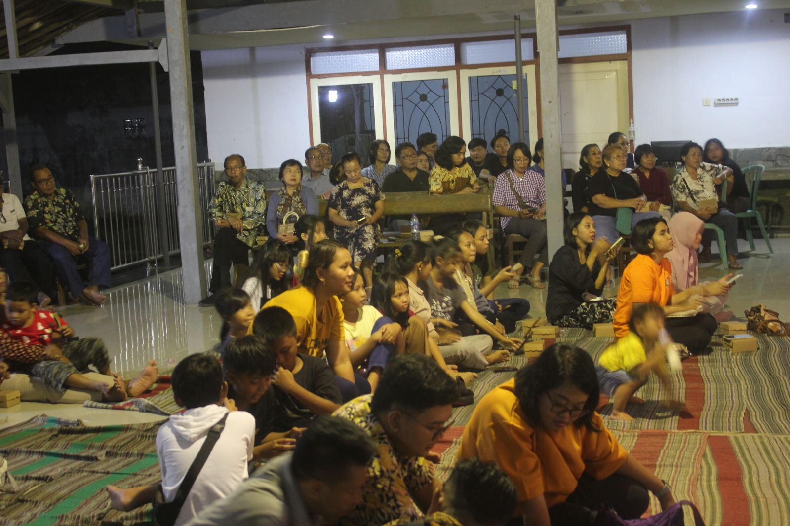 Foto: Jemaat Bongsorejo yang antusias menyimak sejarah GKJW Gereja tertua dan Bongsorejo.
