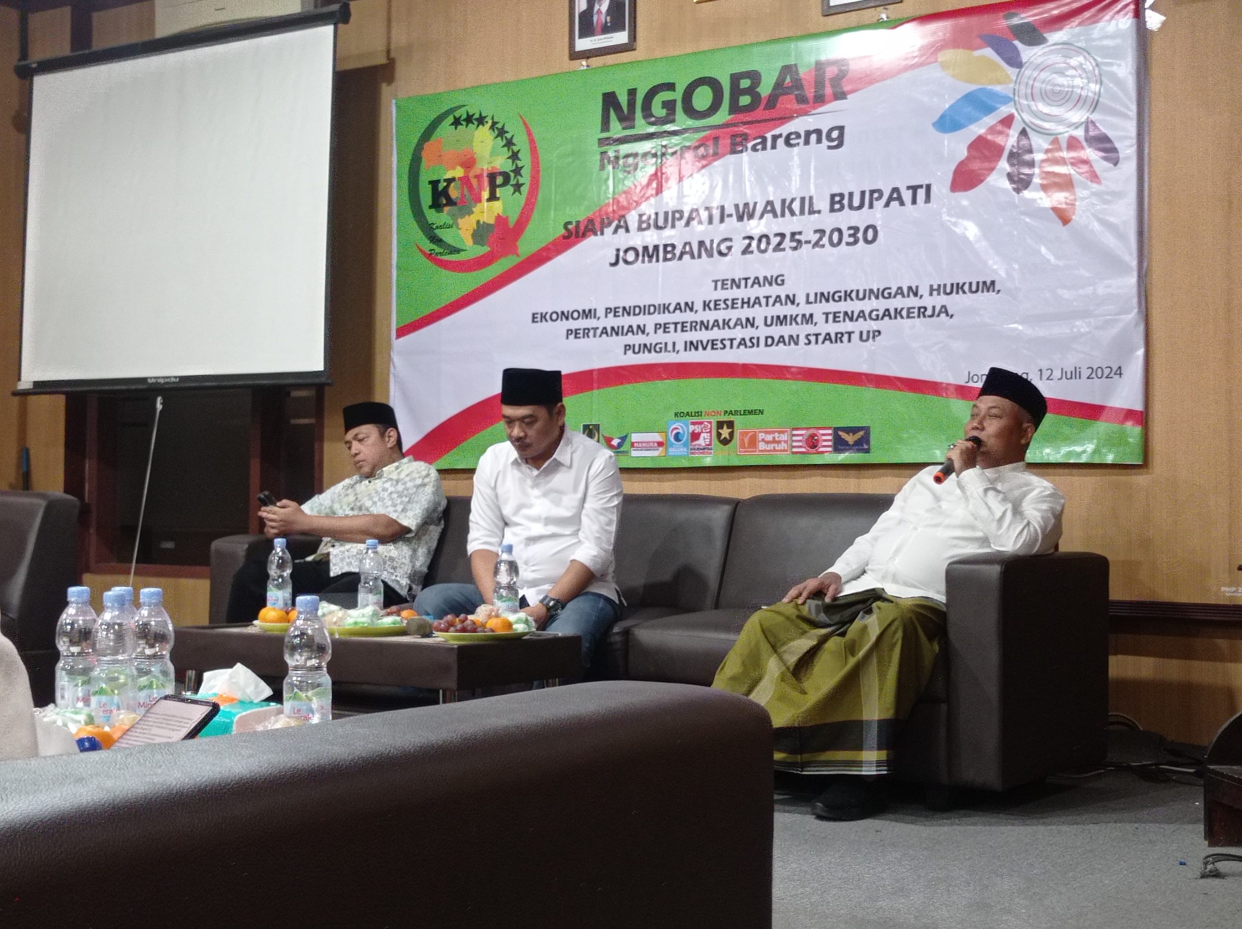 Foto: Pj. Bupati Sugiat saat menyampaikan materi Kepemimpinan dan Pemimpin yang harus ada untuk Jombang.