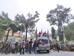 Arek-Arek Gresik Peduli Pendidikan Geruduk Kantor DPRD Kabupaten Gresik