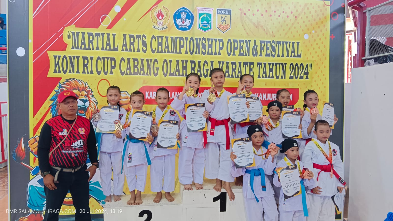 Foto: Team JKC Aiko, Aqila, Abis Hai Juara 1 Kata Beregu Usia Dini Putri.