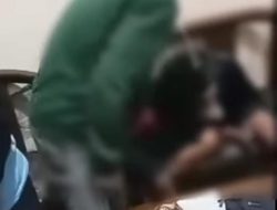 DITUDUH MENCURI ANAK BEBEK, SEORANG PRIA TEWAS DIHAKIMI MASSA
