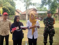 Penyerahan Bantuan Vitamin dan Mineral oleh Ketua PKK Pemerintah Desa Alai untuk Pasukan Paskibraka