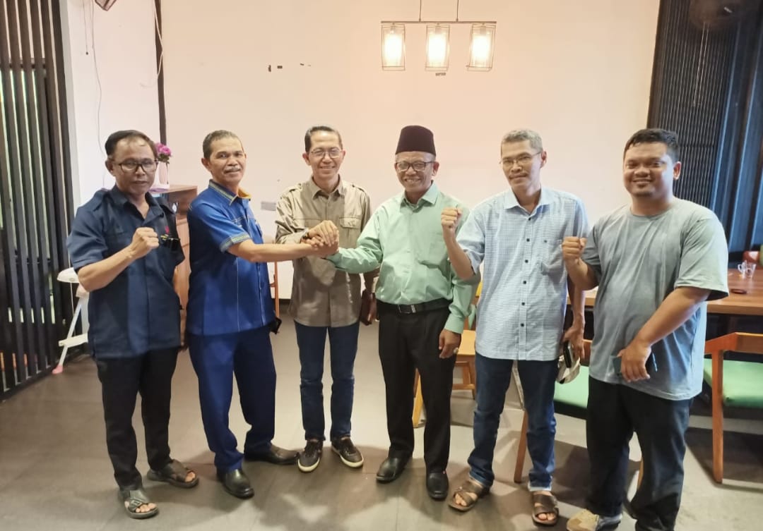 Foto: Amsakar Achmad bersama Pimpinan dan Tokoh Muhammadiyah Kota Batam.